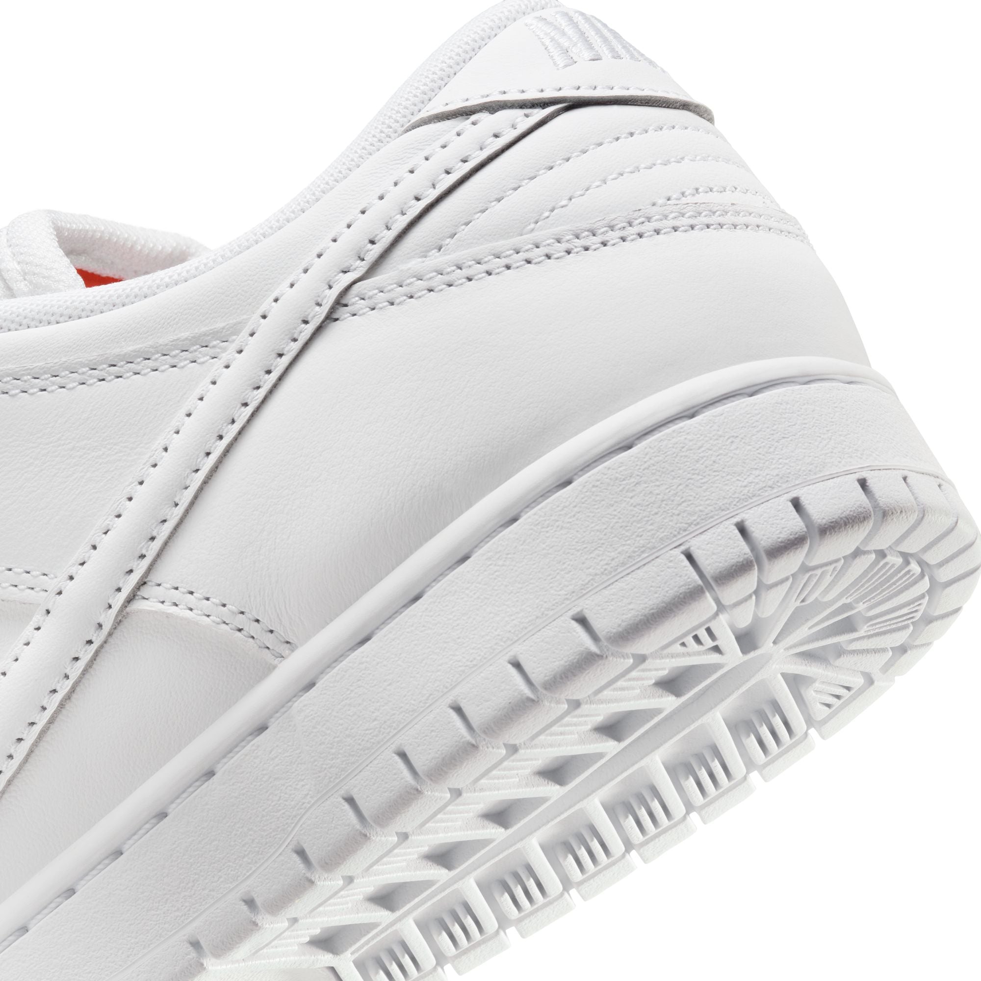 Nike SB Dunk Low Pro - White/White-White-White