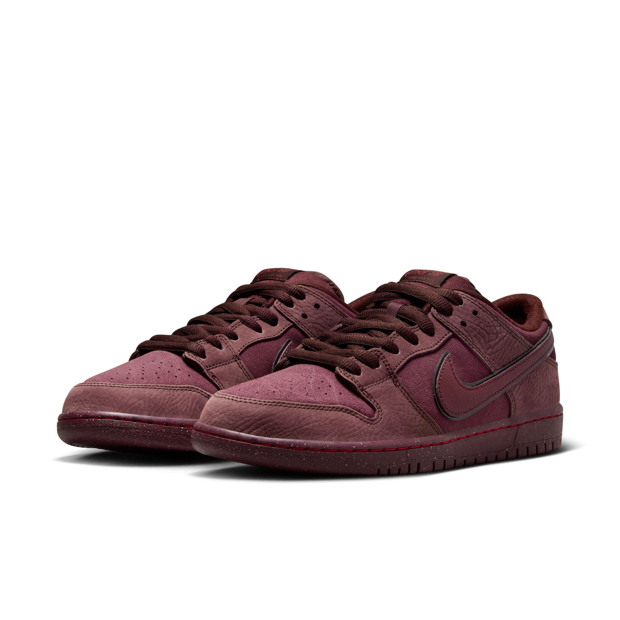 NIKE SB DUNK LOW PREMIUM - BURGUNDY CRUSH/DARK TEAM RED-EARTH