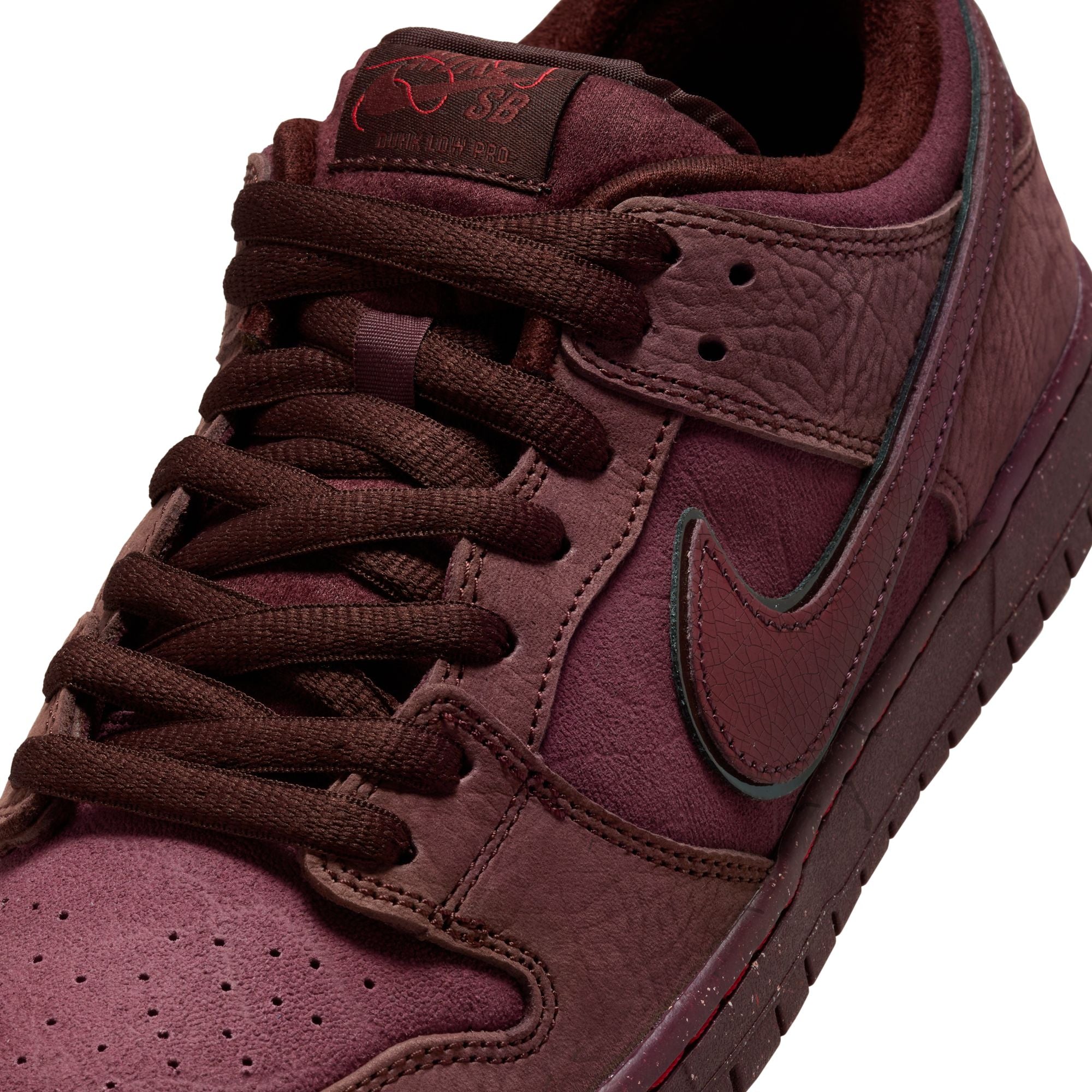 NIKE SB DUNK LOW PREMIUM - BURGUNDY CRUSH/DARK TEAM RED-EARTH