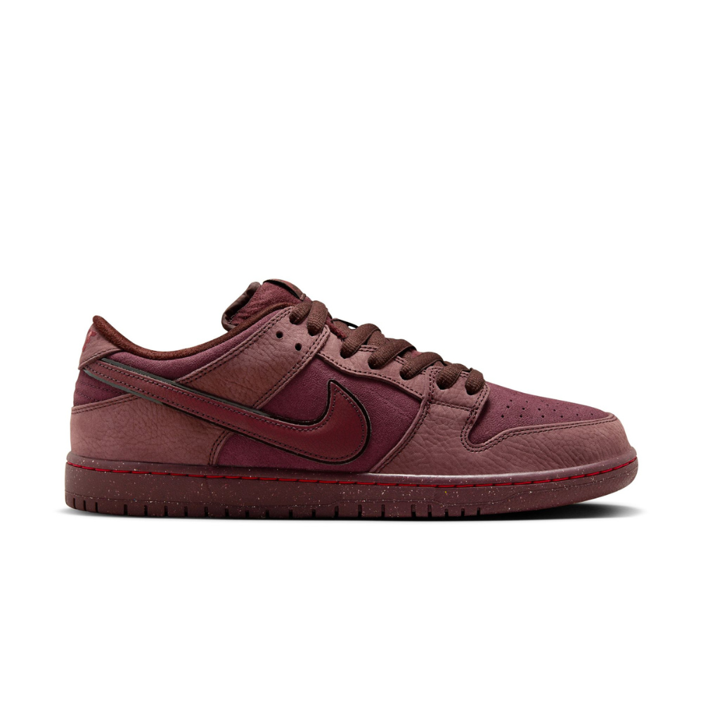 NIKE SB DUNK LOW PREMIUM - BURGUNDY CRUSH/DARK TEAM RED-EARTH