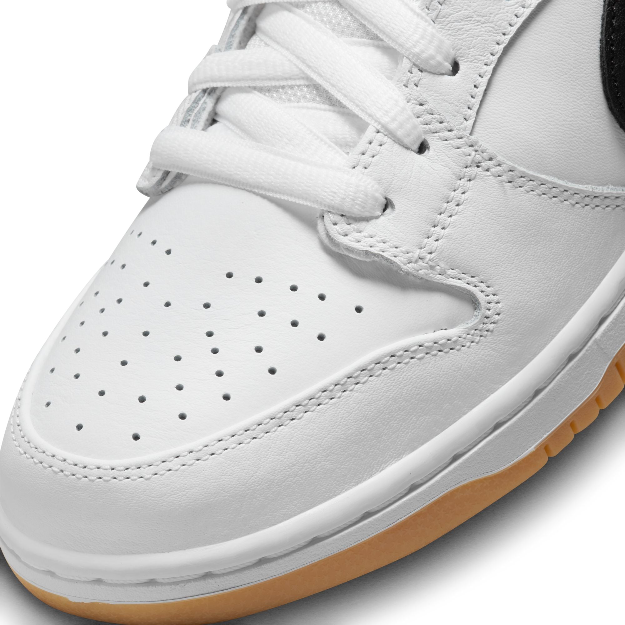 NIKE SB DUNK LOW PRO - WHITE/BLACK-WHITE-GUM LIGHT BROWN